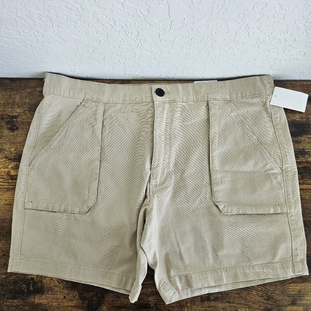 St John's Bay mens Pale Khaki shorts Sz 40 Classic Neutral Walking Hiking Casual